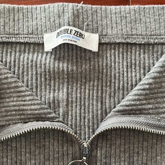 Gray skirt with front zipper. NWOT. Size medium. - Picture 3 of 5